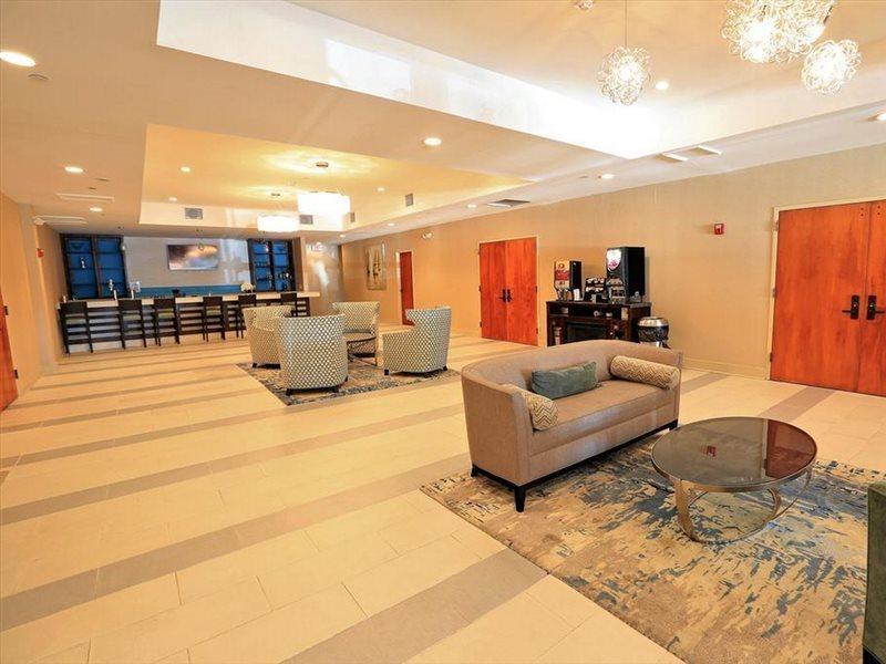 Отель Wyndham Garden Kenosha Harborside Экстерьер фото