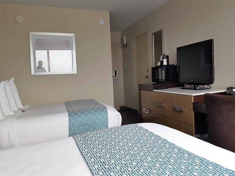 Отель Wyndham Garden Kenosha Harborside Экстерьер фото