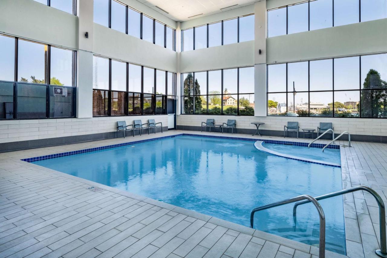Отель Wyndham Garden Kenosha Harborside Экстерьер фото