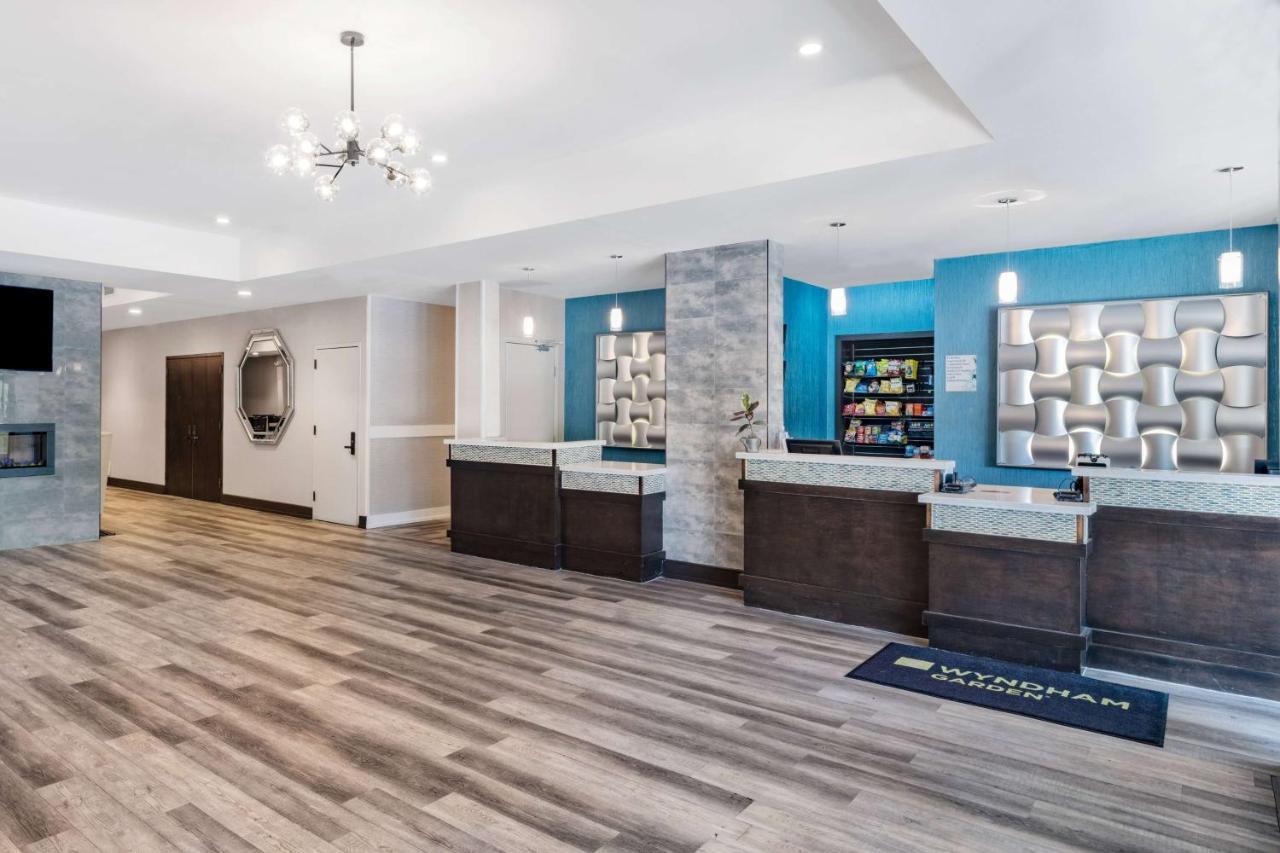 Отель Wyndham Garden Kenosha Harborside Экстерьер фото