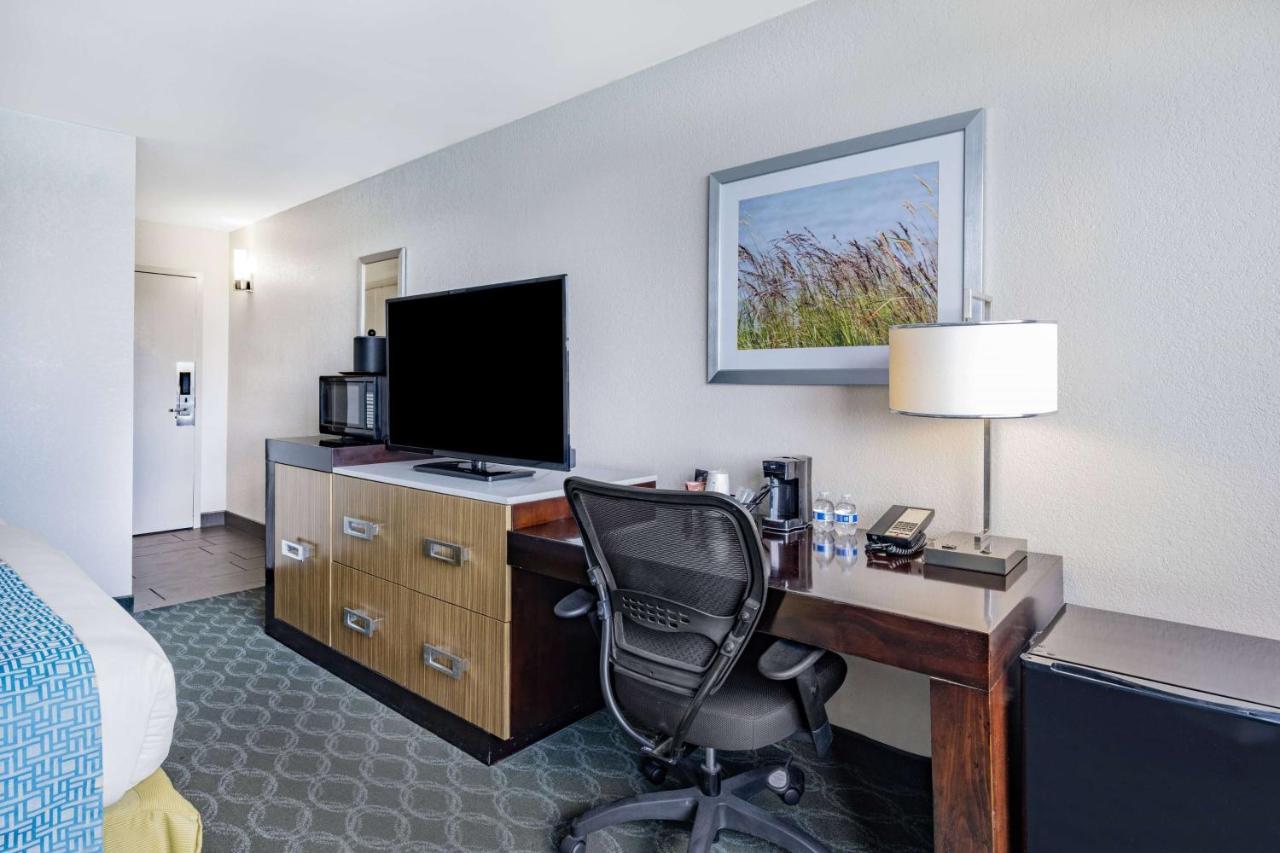 Отель Wyndham Garden Kenosha Harborside Экстерьер фото