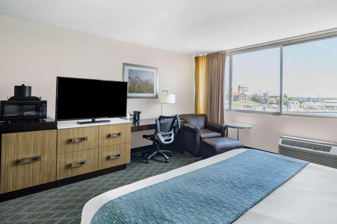 Отель Wyndham Garden Kenosha Harborside Экстерьер фото