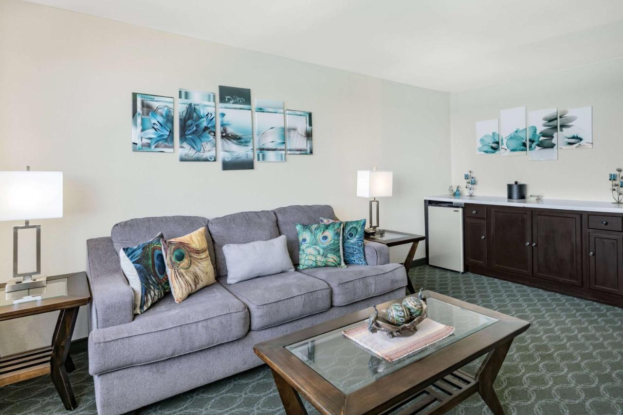 Отель Wyndham Garden Kenosha Harborside Экстерьер фото