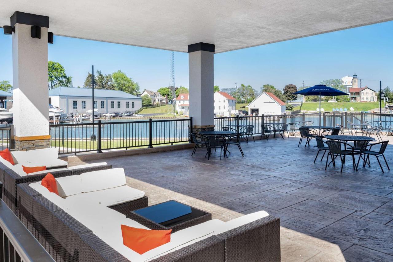 Отель Wyndham Garden Kenosha Harborside Экстерьер фото