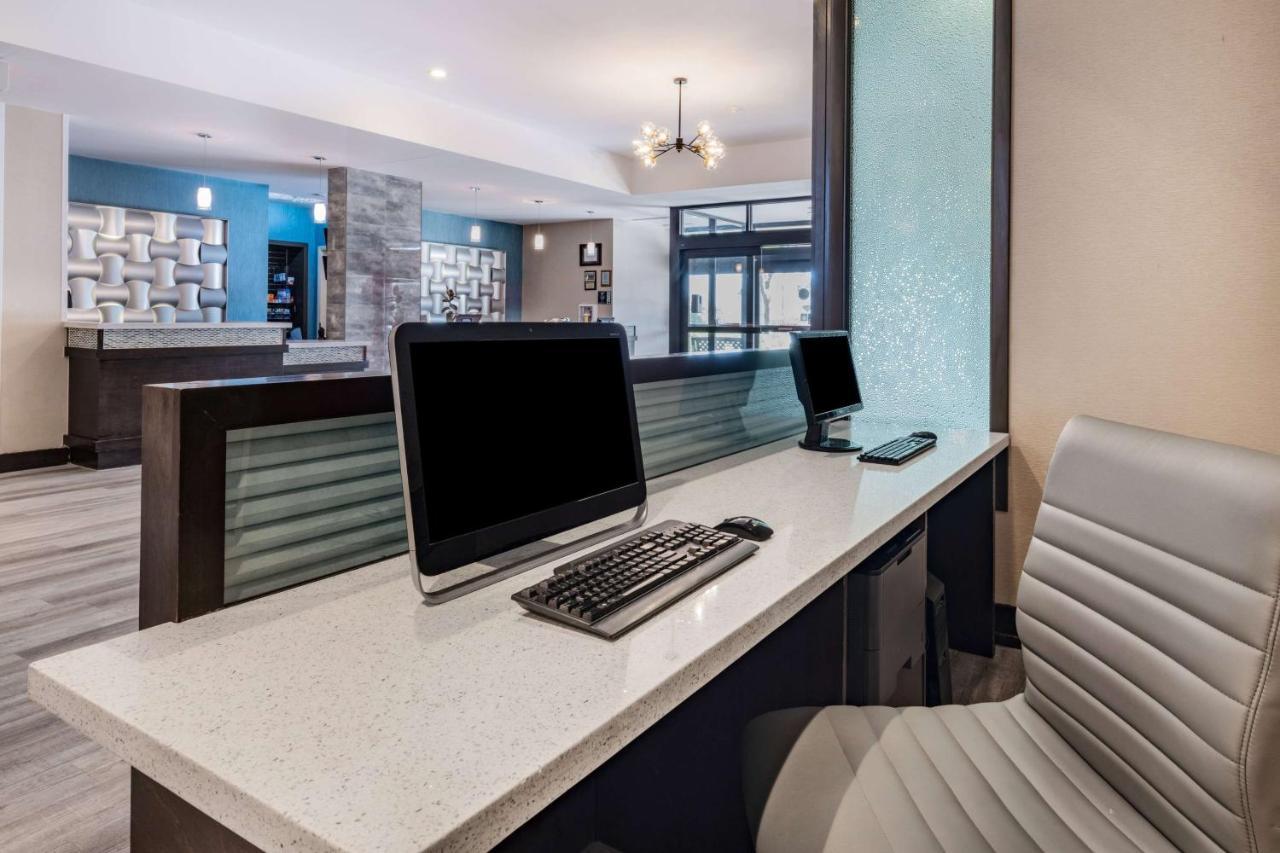 Отель Wyndham Garden Kenosha Harborside Экстерьер фото