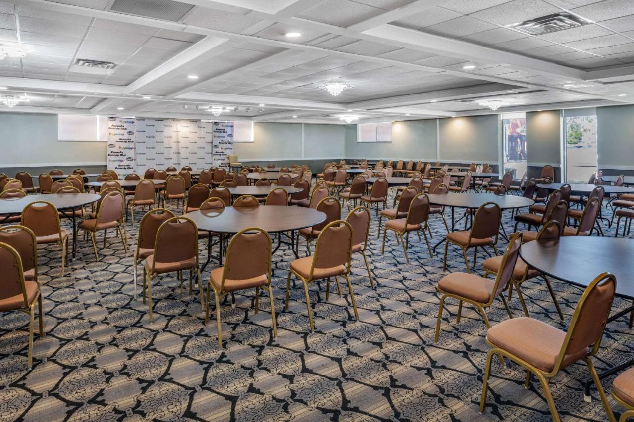 Отель Wyndham Garden Kenosha Harborside Экстерьер фото