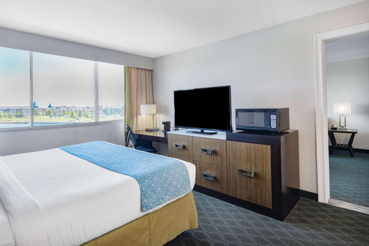 Отель Wyndham Garden Kenosha Harborside Экстерьер фото