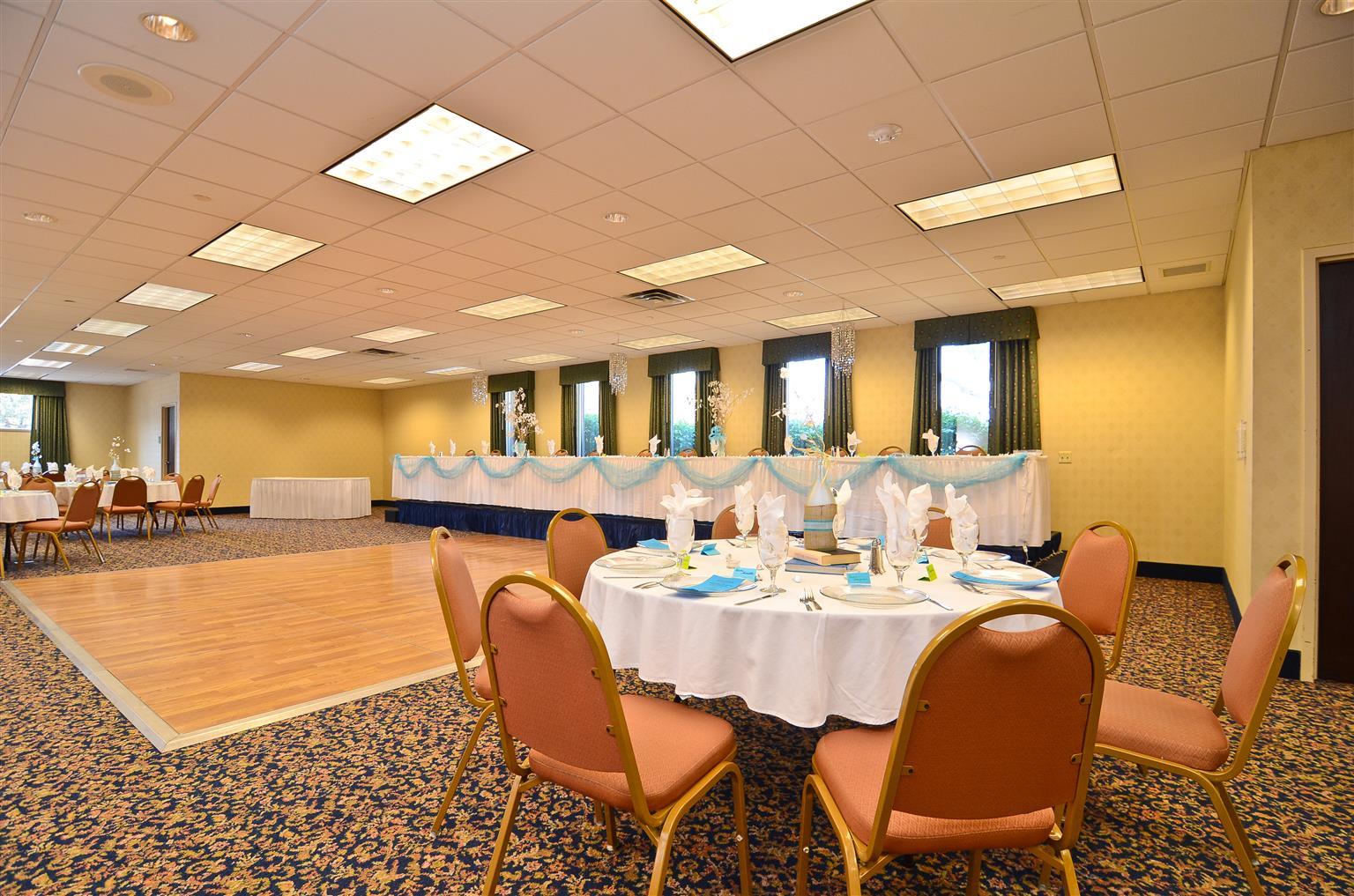 Отель Wyndham Garden Kenosha Harborside Ресторан фото