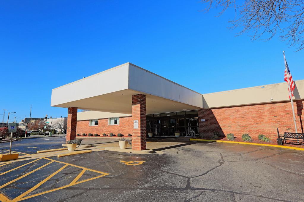 Отель Wyndham Garden Kenosha Harborside Экстерьер фото