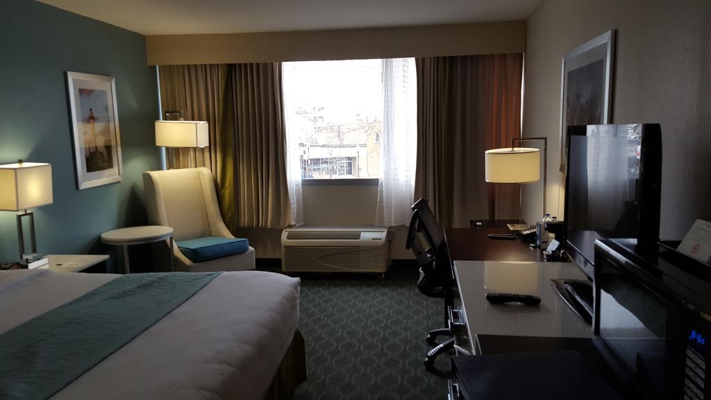 Отель Wyndham Garden Kenosha Harborside Экстерьер фото