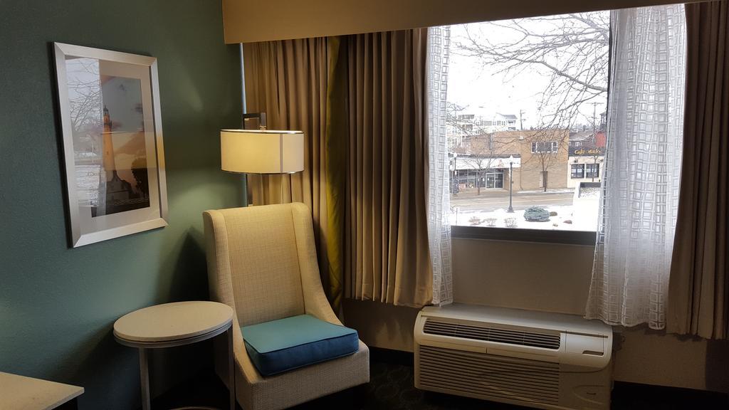 Отель Wyndham Garden Kenosha Harborside Экстерьер фото
