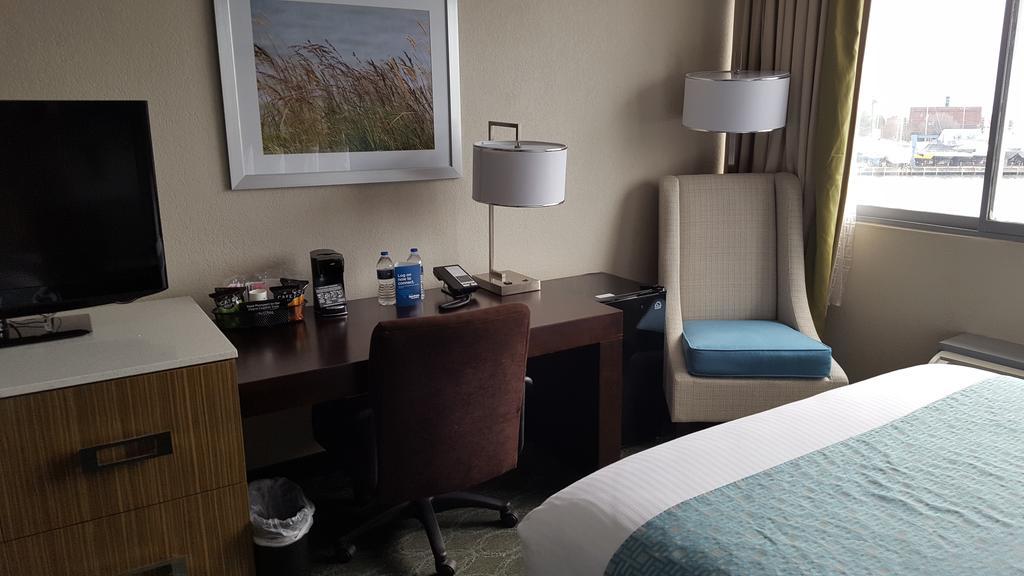 Отель Wyndham Garden Kenosha Harborside Экстерьер фото