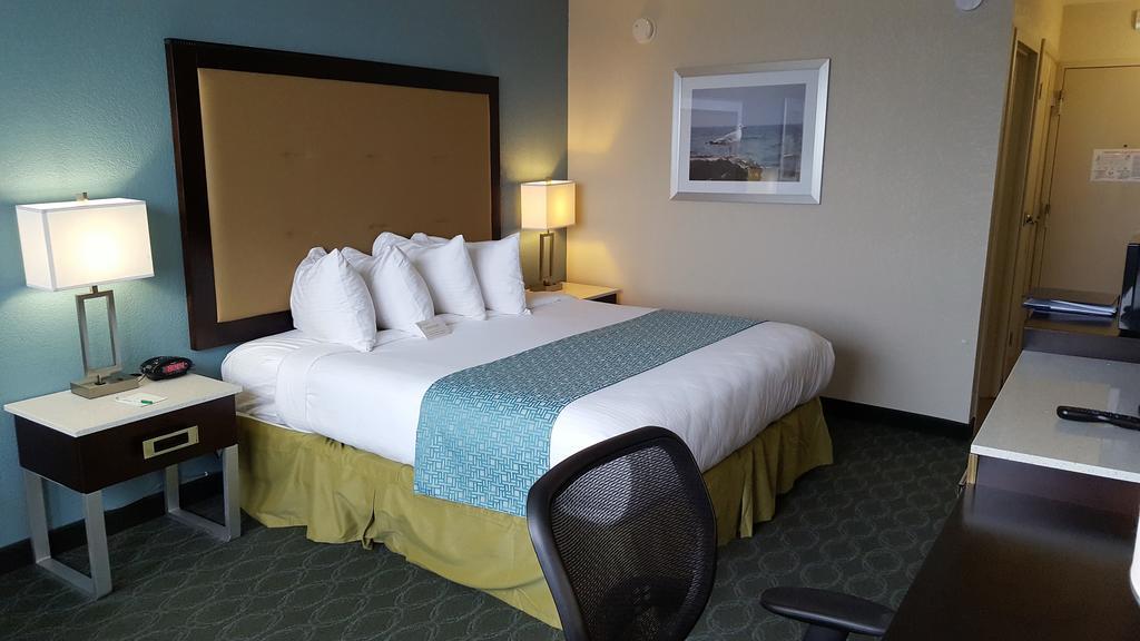 Отель Wyndham Garden Kenosha Harborside Экстерьер фото