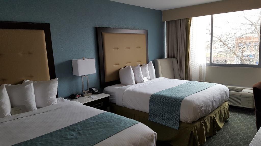 Отель Wyndham Garden Kenosha Harborside Экстерьер фото