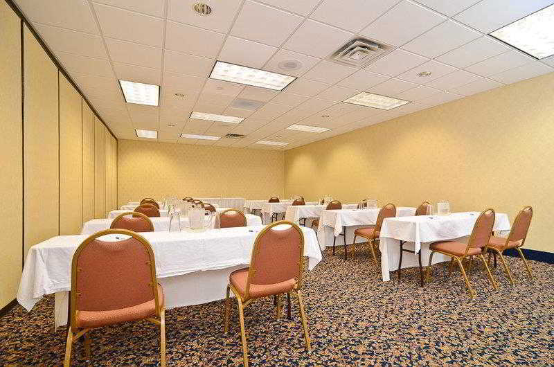 Отель Wyndham Garden Kenosha Harborside Экстерьер фото